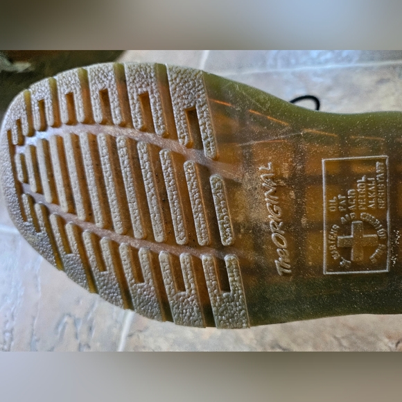 like new original smooth leather lace up doc martens - Picture 7 of 9